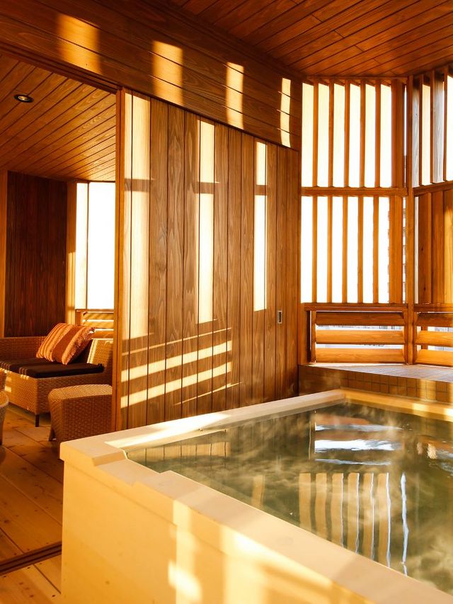 🌅✨ Awaji Island's Sunset Soak: A Hotel Gem Unveiled! 🛌🏝️