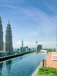 🌟 Kuala Lumpur's Sky-High Delights & Dazzling Stays 🌃