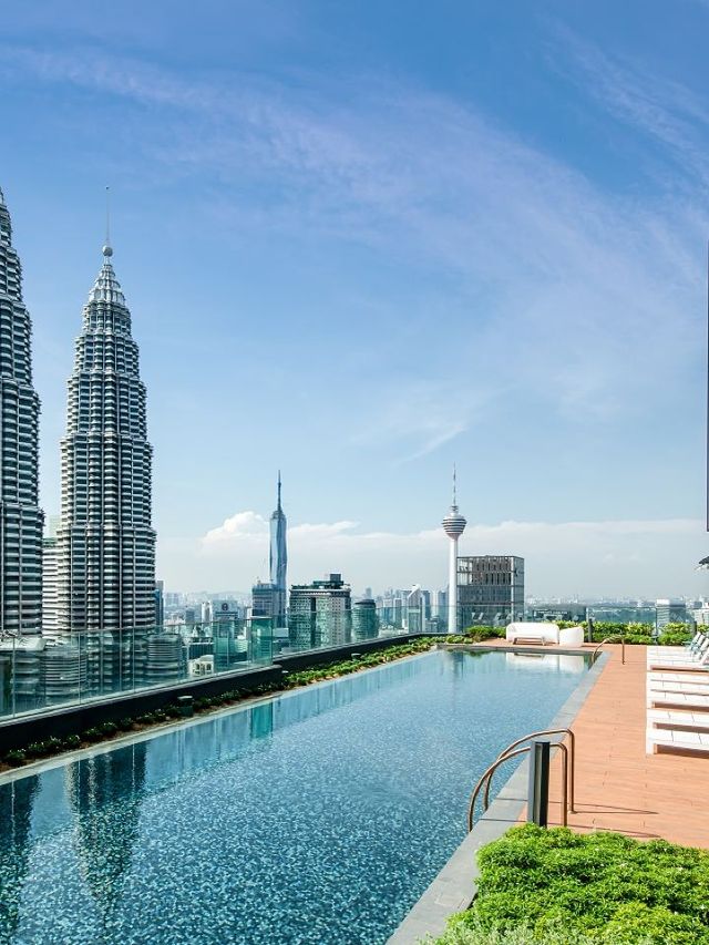 🌟 Kuala Lumpur's Sky-High Delights & Dazzling Stays 🌃