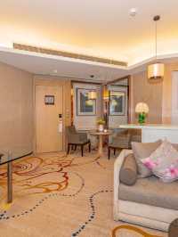 🏨✨ Wuhan Family Fun: Hotel with a Splash! 🌈👨‍👩‍👦