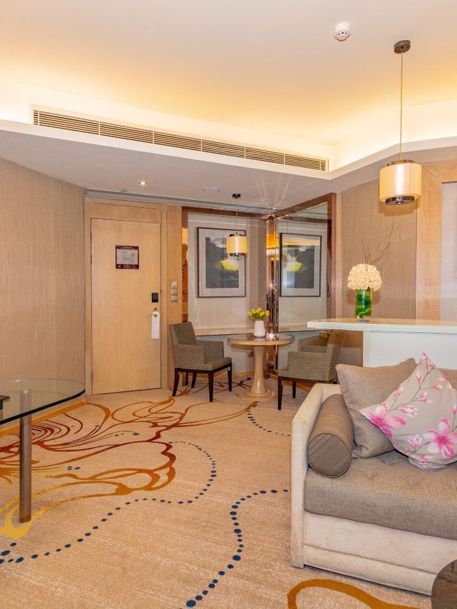 🏨✨ Wuhan Family Fun: Hotel with a Splash! 🌈👨‍👩‍👦