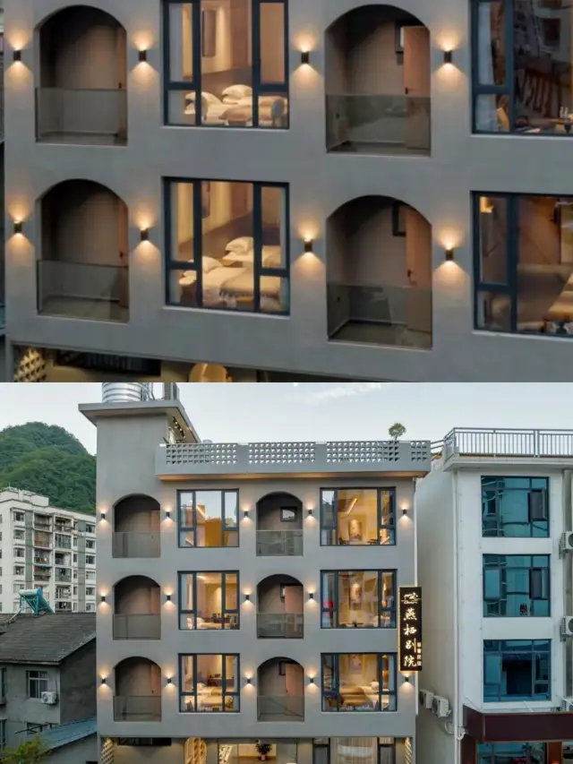 Shennongjia Homestay is nestled by the mountains and rivers! Enjoy panoramic views of the mountains and rivers