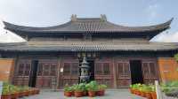 泰州這座平原上的城市，卻有四座帶山的寺廟，南山寺便是其中一座