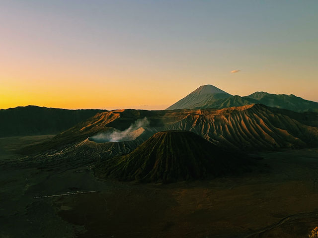 火山奇觀，印度尼西亞布羅莫火山｜探索東爪哇的自然奇蹟。