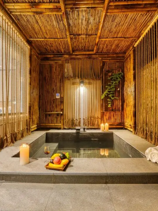 A hidden gem in Jiangsu with a lakeside view and hot springs! 