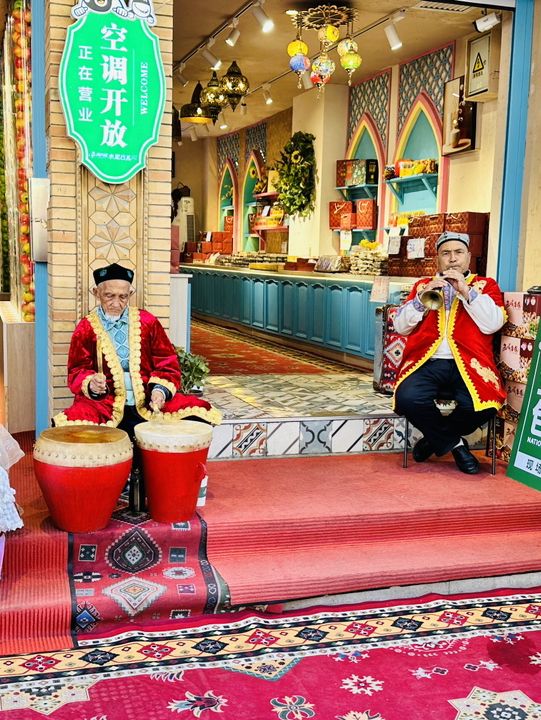 Central Asia? No, it’s the International Grand Bazaar in Urumqi! 🇨🇳
