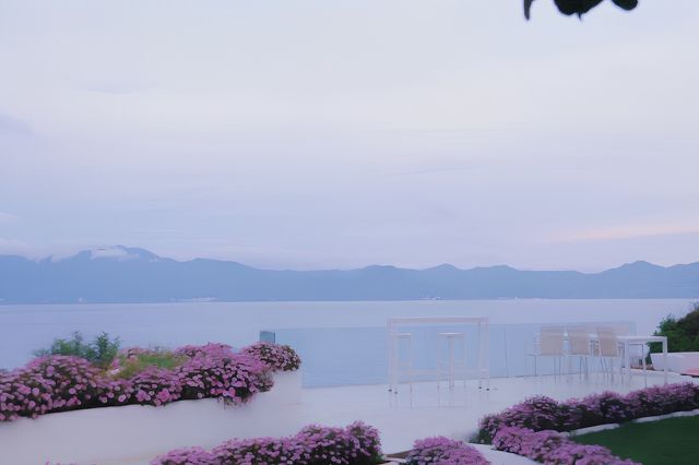 雲南玉溪撫仙湖25度藍酒店。