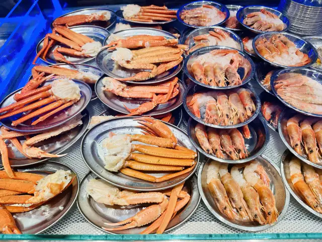 Have you ever eaten at a hot pot restaurant with hundreds of tables? 