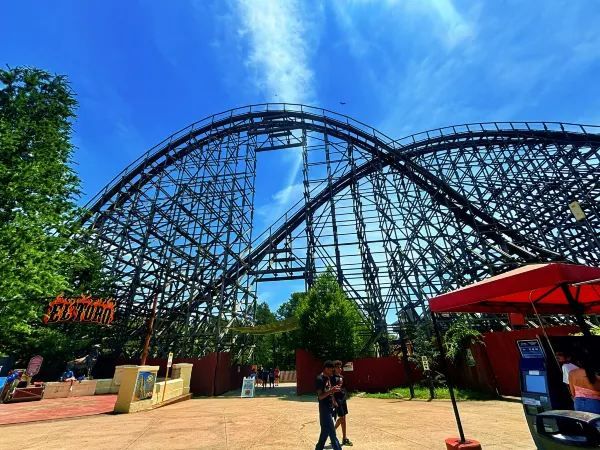 NJ Six Flags Adventure Guide and Review (For the Brave)