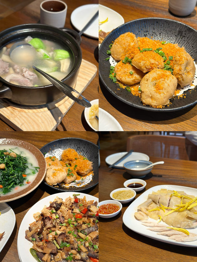 在稻田與古宅間躺平