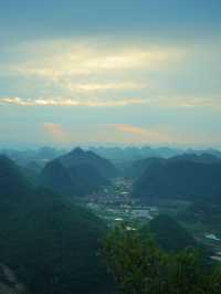 闖入貴州安順萬峰頂峰林之巔睇一場日落