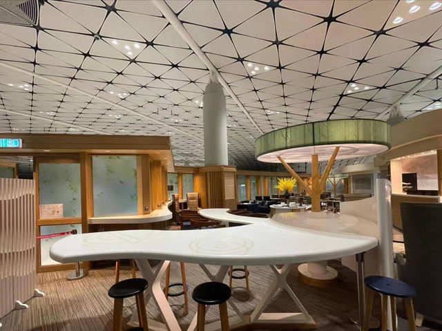 🛫香港機場遨堂(Club Autus)大揭秘！候機轉機的隱藏寶藏✨