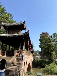 將夏日嘅溫柔，揉入夾關古鎮嘅風裡