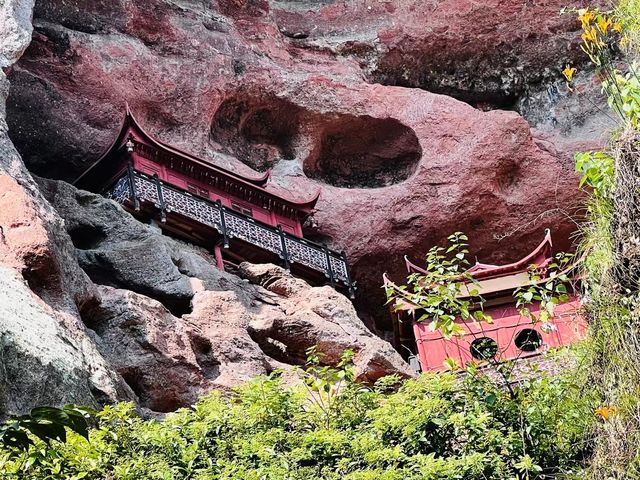藏喺福建泰寧嘅懸空奇寺，甘露寺宛如現實版「天空之城」！