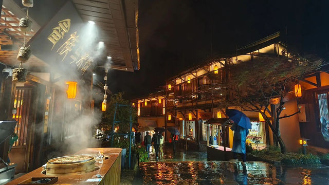 葛仙村遊玩攻略  
一、行程概覽  
上饒三清山機場 → 橙子酒店（師院店）入住 → 葛仙村夜遊  
葛仙村