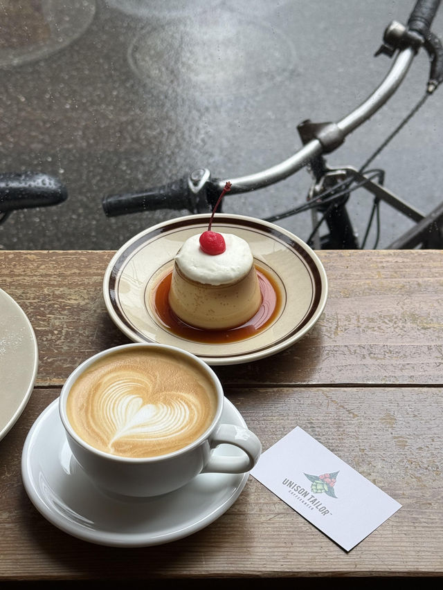 🌧️东京雨天治愈系探店！人形町木质咖啡屋的美味暴击☕️