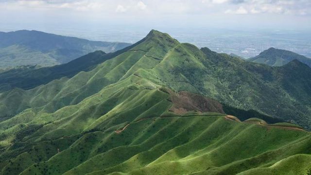 小聖山穿大聖山 小聖山穿大聖山