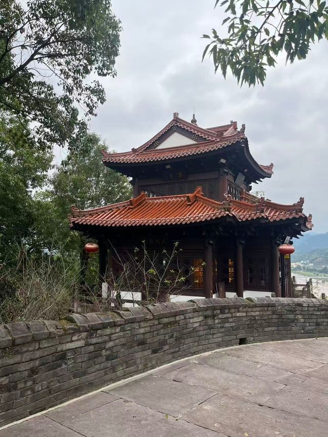 「觸摸千年心跳：在臨海江南長城，與歷史撞個滿懷」——國慶前夕