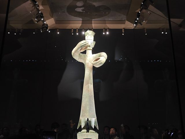 三星堆裡的古蜀秘境神秘縱目與通天青銅震撼三千年！