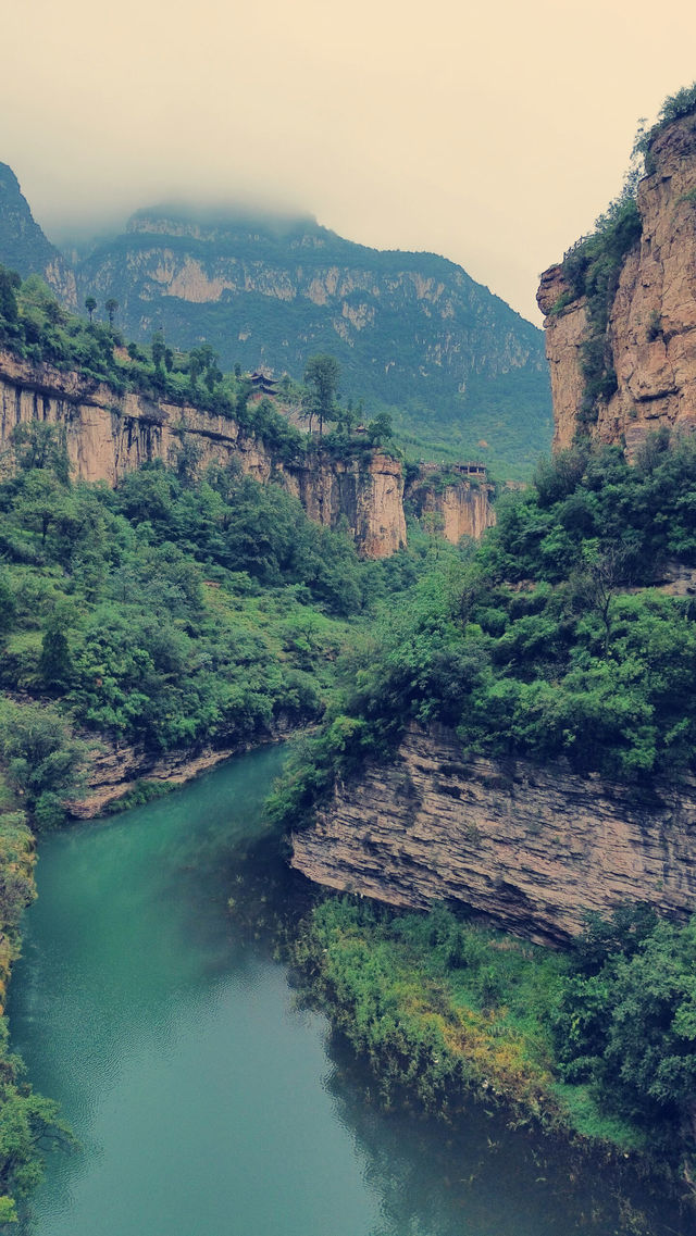 長治這懸崖古村，避暑還能看30米飛瀑，來了不想走