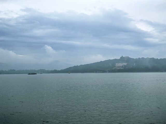 煙波浩渺的昆明湖
