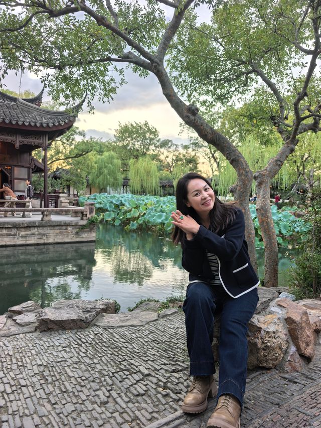 日出下的江南水墨畫