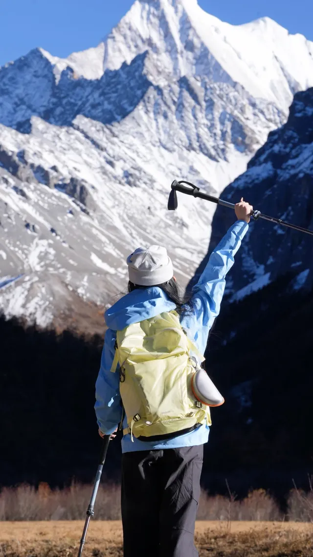 稻城亞丁的雪山頂,我的徒步ootd贏麻了! 稻城亞丁的雪山頂,我的徒步ootd贏麻了!