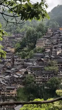 live實拍煙雨繚繞的苗寨也太出片了