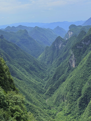 Ngarai Besar Dazhou Bashan | Tempat peristirahatan musim panas tersembunyi di Sichuan timur, menampilkan gua dan ngarai karst, ditambah pertunjukan "Bermimpi Kembali ke Kerajaan Ba".