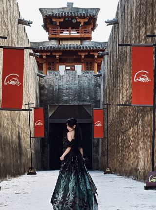 When taking photos at Qin Palace, don’t just stick to the Warring States robe～