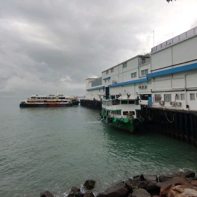 細雨濛濛🌧慢步行，屯門碼頭，海濱花園
