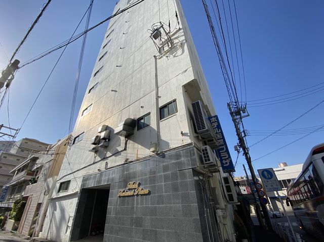 沖縄・国際通り。買い物や飲食に便利な立地『ホテル国際プラザ』