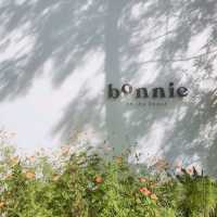 bOnnie on the beach   🏖
คาเฟ่สไตล์มินิมอล ริมทะเลชะอำ-หัวหิน