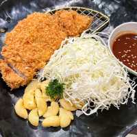 ทงคัตสึหมูสุดพรีเมียมที่ Kobe Tonteki phromphon
