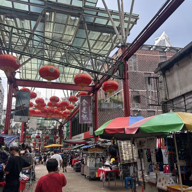 可以不用曬太陽的日間市集
