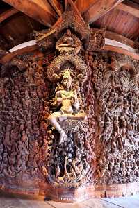 ปราสาทสัจธรรม พัทยา ชลบุรี