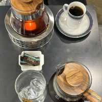 ☕️ 청계천 옆, 세련되면서도 옛스러운 감성 카페를 소개해요! 🩵