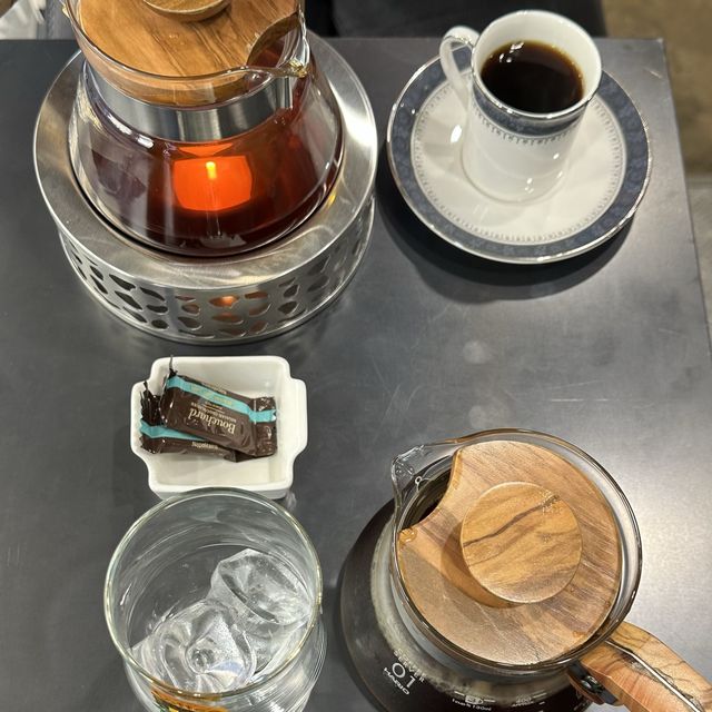 ☕️ 청계천 옆, 세련되면서도 옛스러운 감성 카페를 소개해요! 🩵