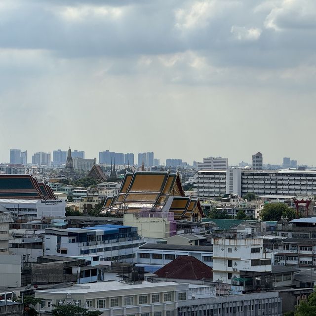 กราบสักการะวัดสระเกศราชวรวิหาร (วัดภูเขาทอง)