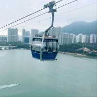 昂坪360的纜車，由高空打開，香港大嶼山！