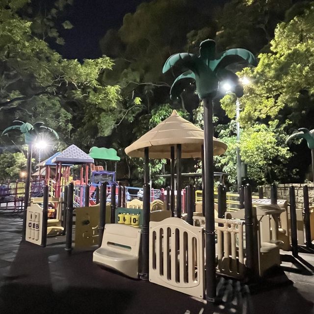 食飽飯散散步，夜遊九龍公園