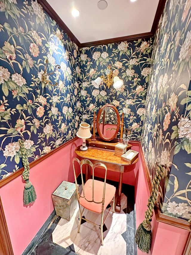 復古華麗氣派仙后餐廳  