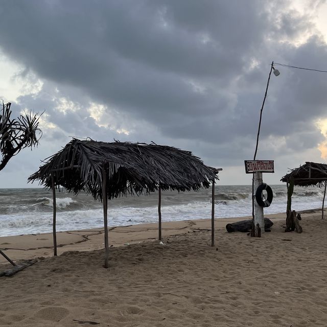 ชายหาดบ้านทอน แหล่งผลิตเรือกอและแห่งเดียวในจังหวัด