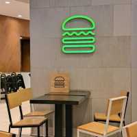Shake Shack🍔漢堡包餡料豐富🍟厚脆薯條🥤奶昔💕太美味了✨