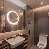 VIBRANT HOTEL LOBBY : WHYNDHAM KLANG