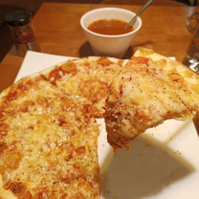 覺得好吃一直來~pizza rock 一個人吃12吋紐約披薩+一碗義式蔬菜湯