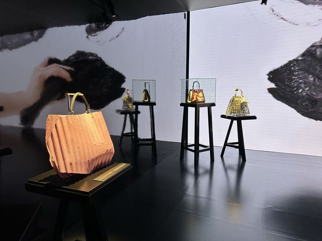 東京・表参道。期間限定のエキシビションは観光にもオススメ。『FENDI』開催『hand in hand』