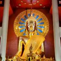 A Night of Serenity at Wat Phra Singh Woramahawihan