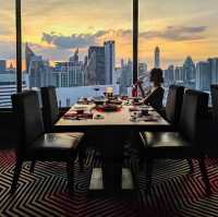 RIB ROOM & BAR Steakhouse ชั้น 31  โรงแรม The La