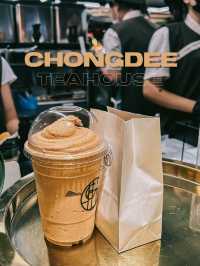 สเลอปี้ชาไทยปั่นที่ Chongdee teahouse เซนลาดฯ